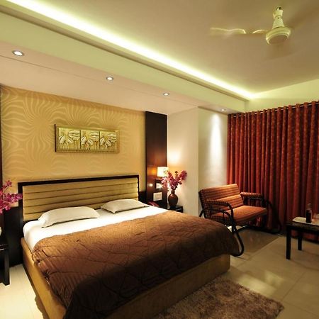 Hotel Surabhi Regency Ānand Exteriér fotografie