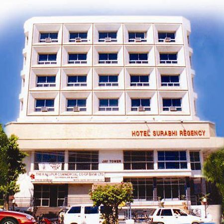 Hotel Surabhi Regency Ānand Exteriér fotografie