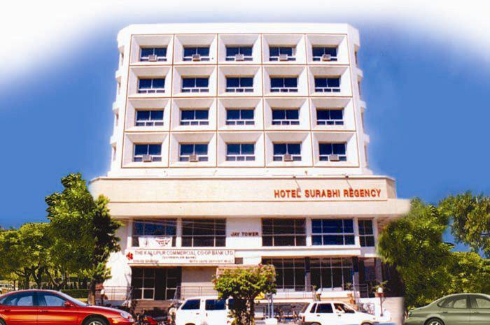Hotel Surabhi Regency Ānand Exteriér fotografie