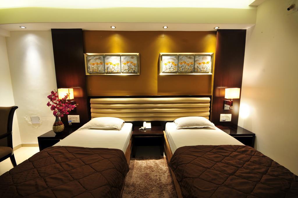 Hotel Surabhi Regency Ānand Pokoj fotografie