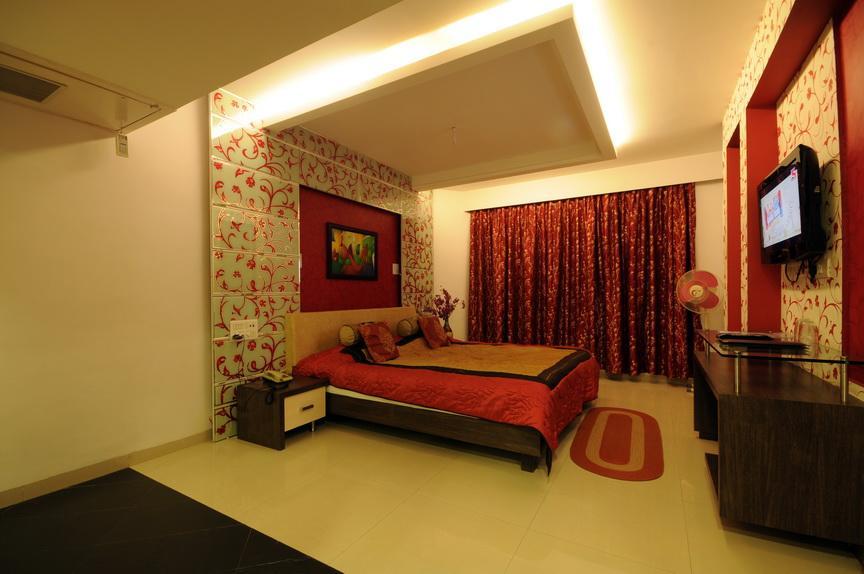 Hotel Surabhi Regency Ānand Exteriér fotografie