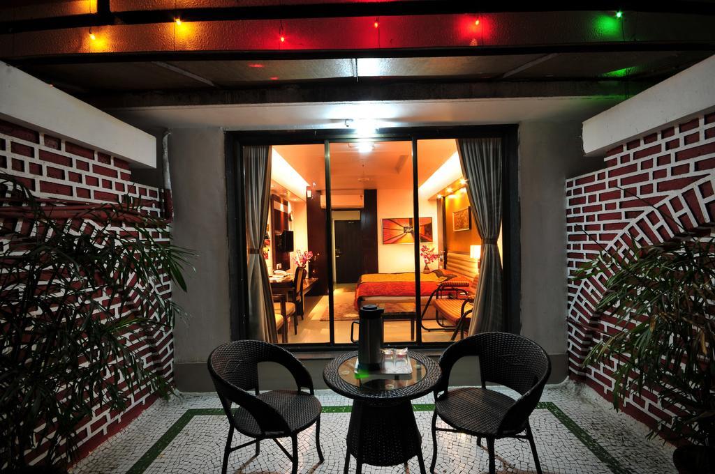 Hotel Surabhi Regency Ānand Exteriér fotografie