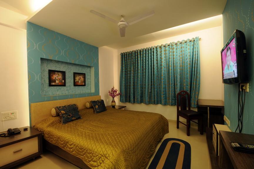 Hotel Surabhi Regency Ānand Exteriér fotografie