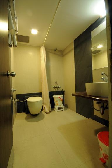 Hotel Surabhi Regency Ānand Exteriér fotografie
